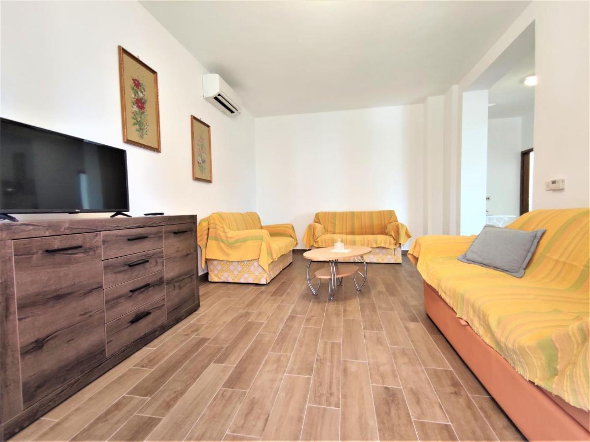 Apartments Morena Rakalj 외부 사진
